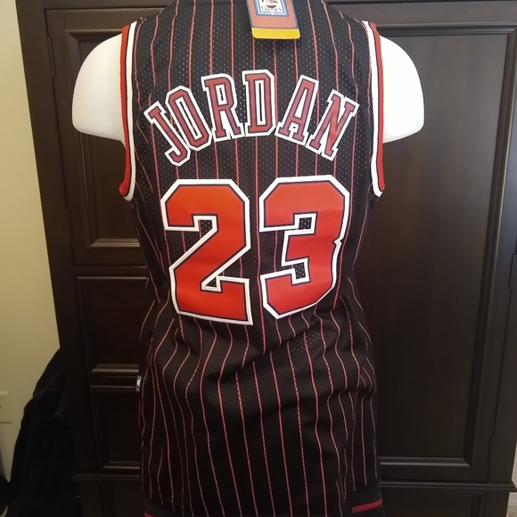 Jordan Pinstripe Jersey L NWT - Picture 3 of 9